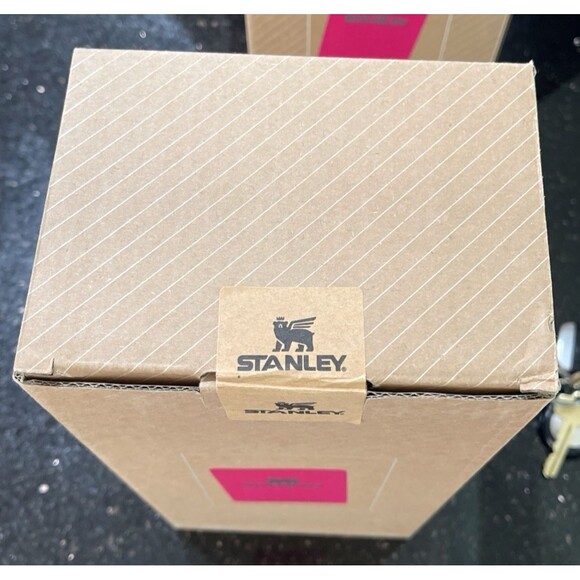 Hello Kitty 40 Oz Flowstate Quencher Tumbler Hot Pink New In Box - Picture 4 of 6